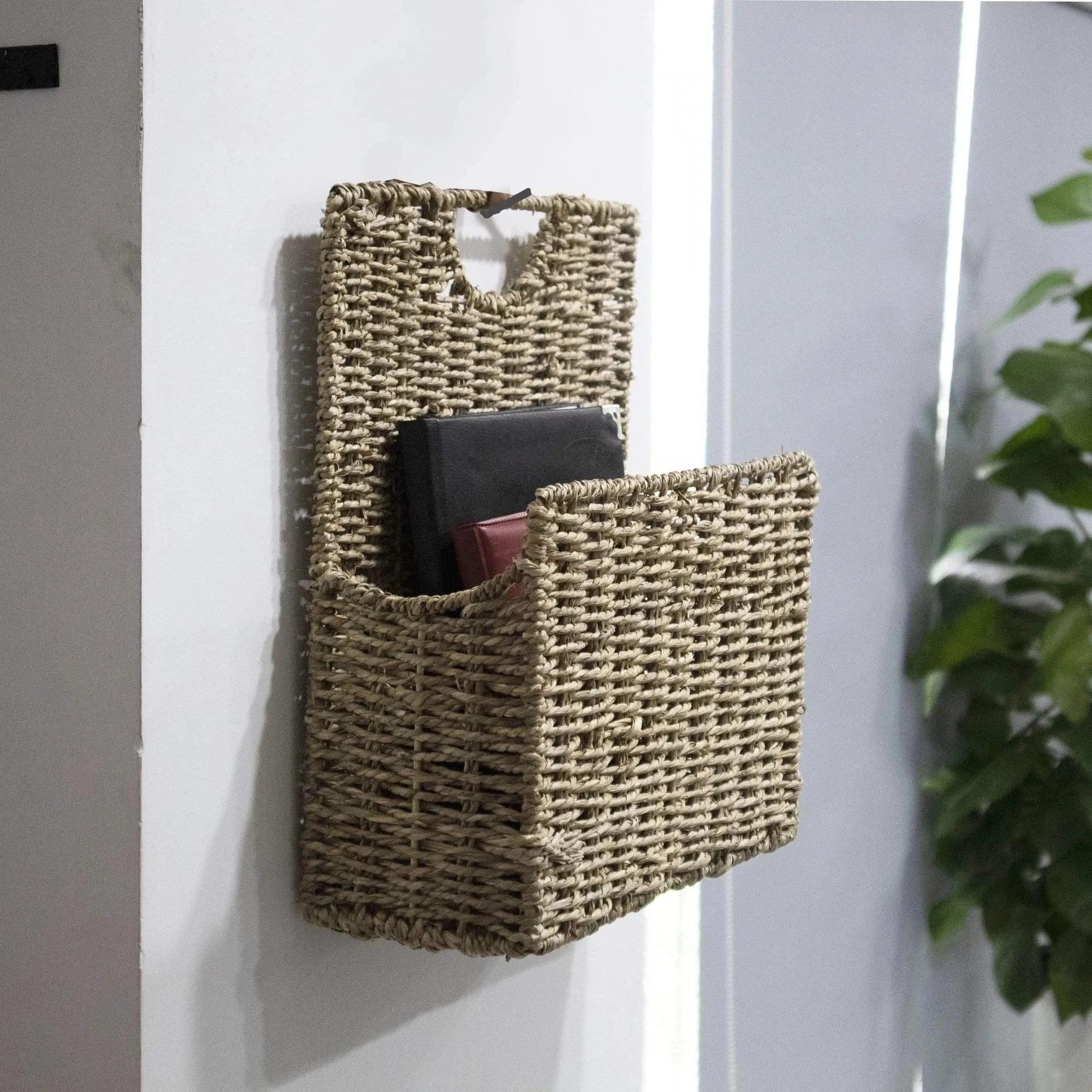 Rustic Woven Seagrass File Hanging Organizer Seagrass Wall Mount Wicker Magazine Holder and Mail Sorter Rack for Home and Office