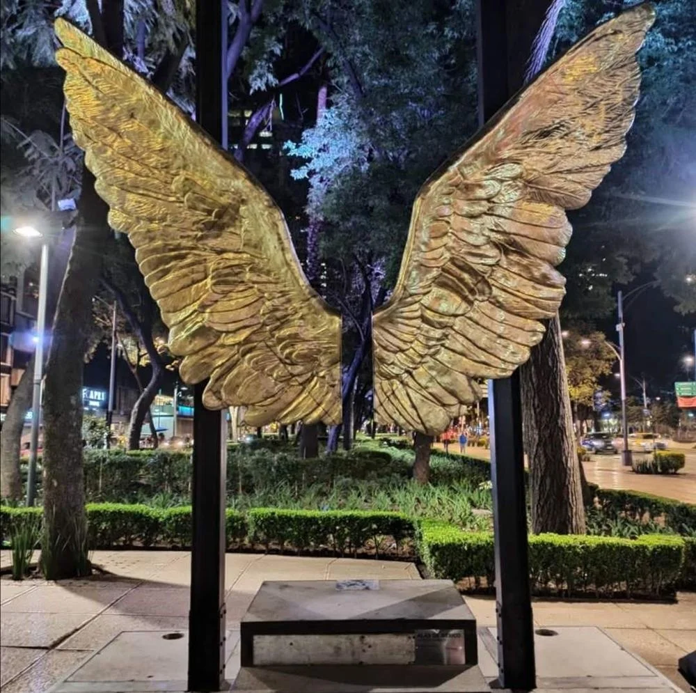 Высококачественная металлическая скульптура крыла для украшения дома на заказ