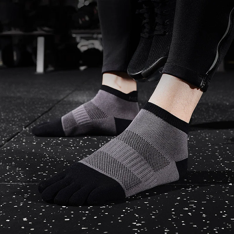 Cotton breathable and sweat-absorbing five-finger socks for men and men