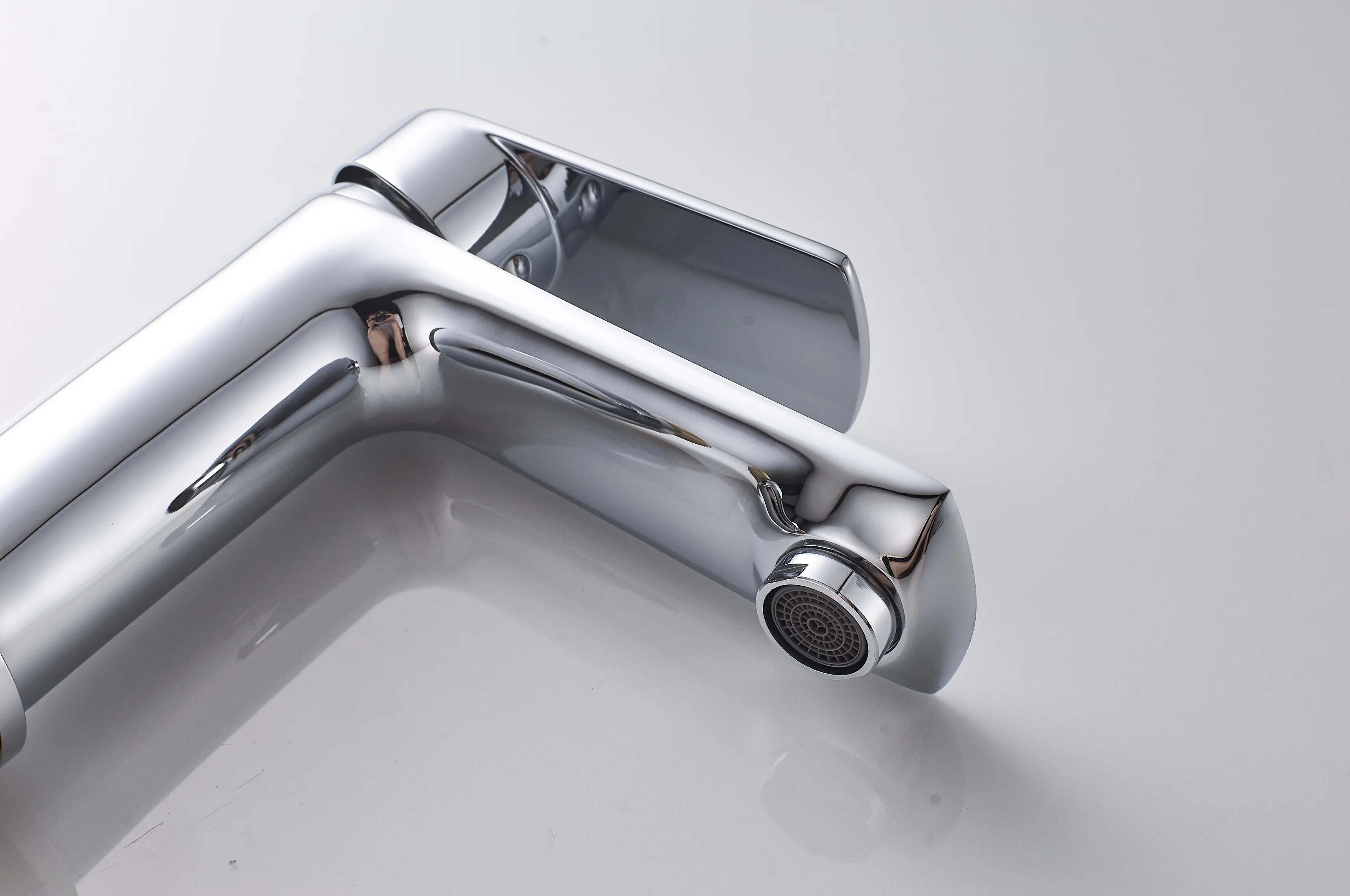 OEM  lavatory faucet chrome plated brass body all copper heat cold water faucet supply basin faucet