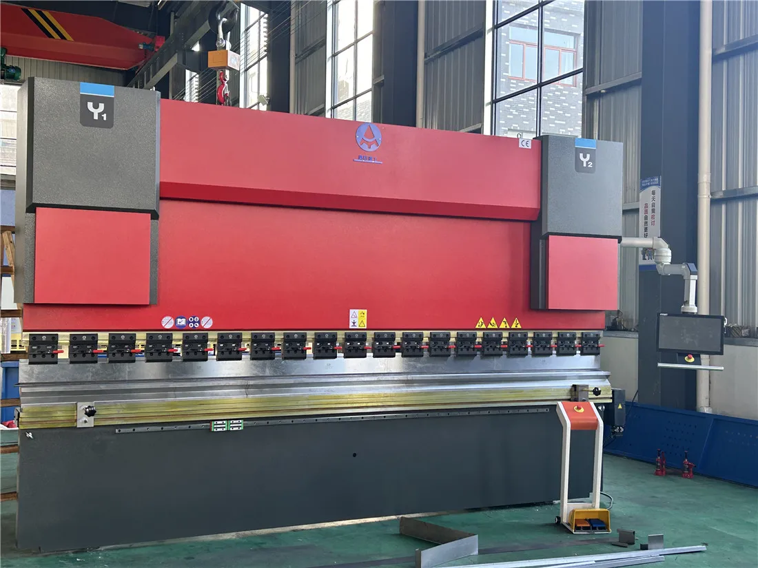 200 Ton 4+ 1 AX68T Controller High Quality Press Brake Metal Sheet CNC Hydraulic Bending Machine