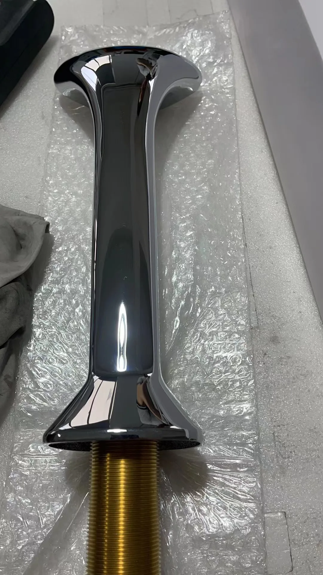 Column 4 Lines Beer Tower, 4 Taps Silver Color Snake Tower