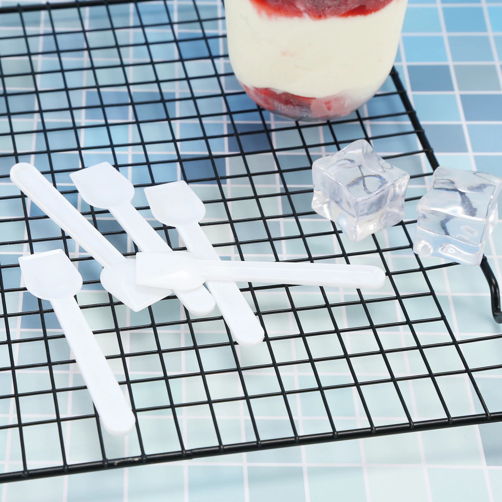 Quanhua Custom Logo Disposable Ice Cream Curved Spoon Alcas Disposable Ice Cream Scoop Spoon