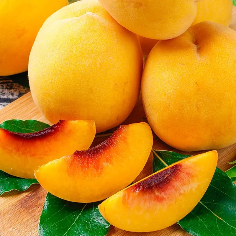 Свежий желтый персик