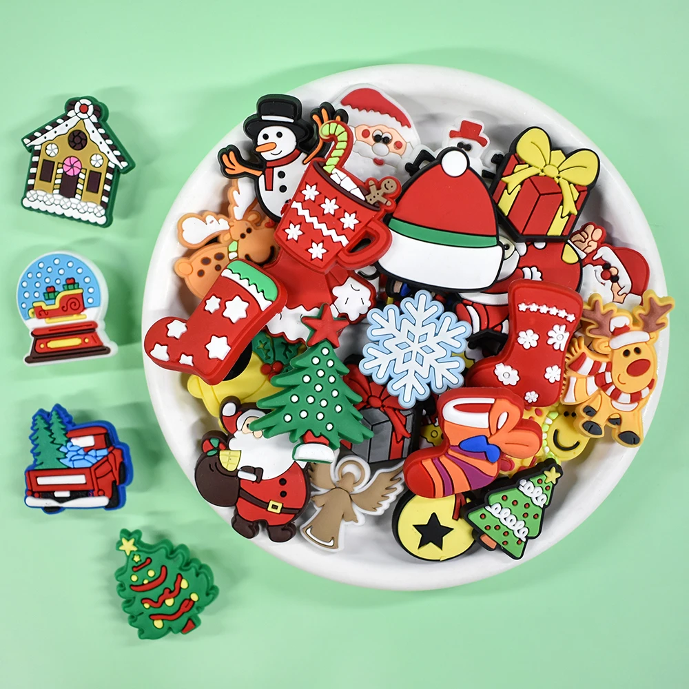 2024 New Arrival Soft PVC Santa Claus Shoe Charms Custom Shoe Ornaments for Christmas Wholesale Shoe Decoration Buckle