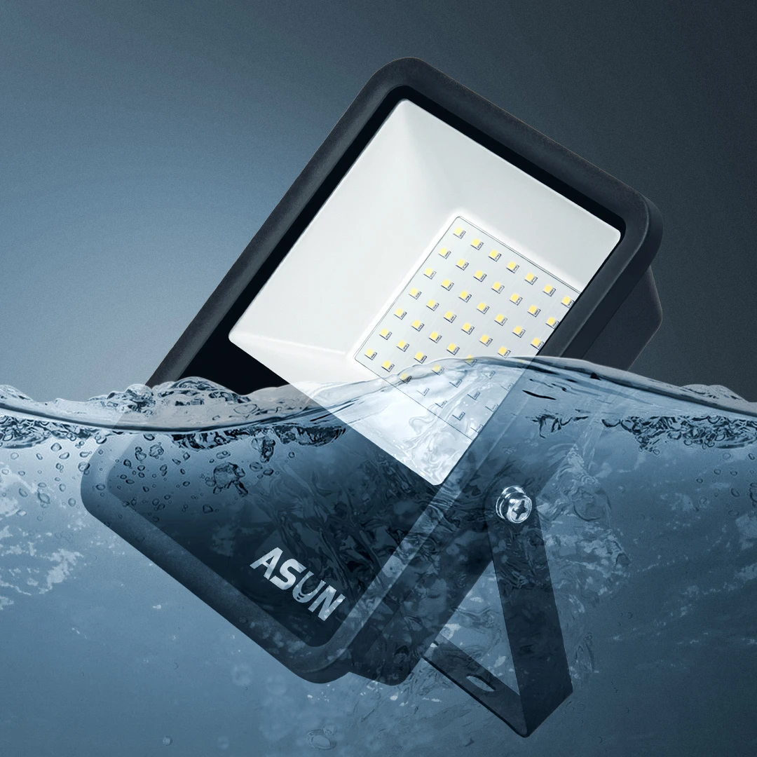 IP66 Outdoor Waterproof and Lightning Protection Solar Flood Light with Anti-shedding PC Glass Frame