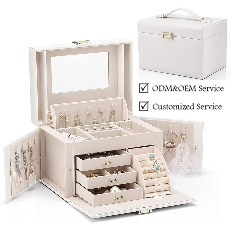 
necklace leahter box 