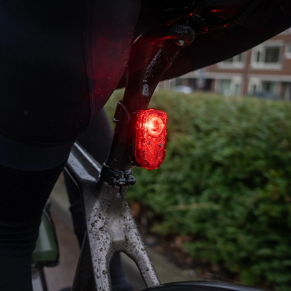 Factory direct Sate-lite USB rechargeable bike light  eletric bike rear  light CREE LED waterproof
