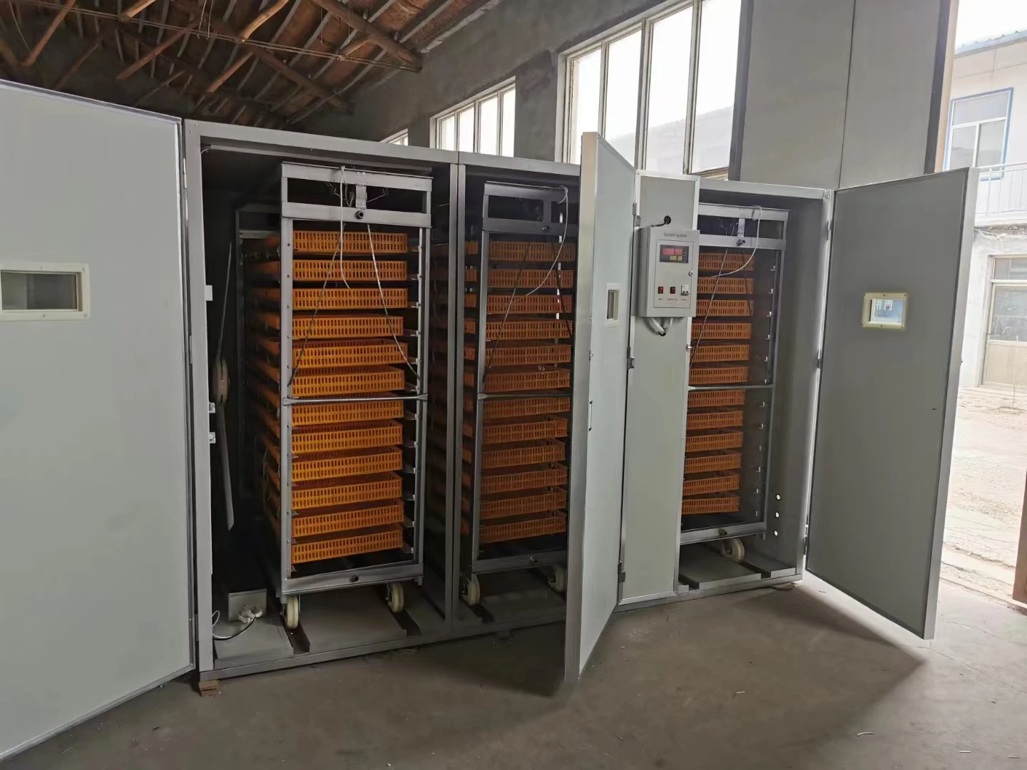 1056 Chicken Eggs Incubators Bird Hatching Eggs Quail Fully Automatic Incubator