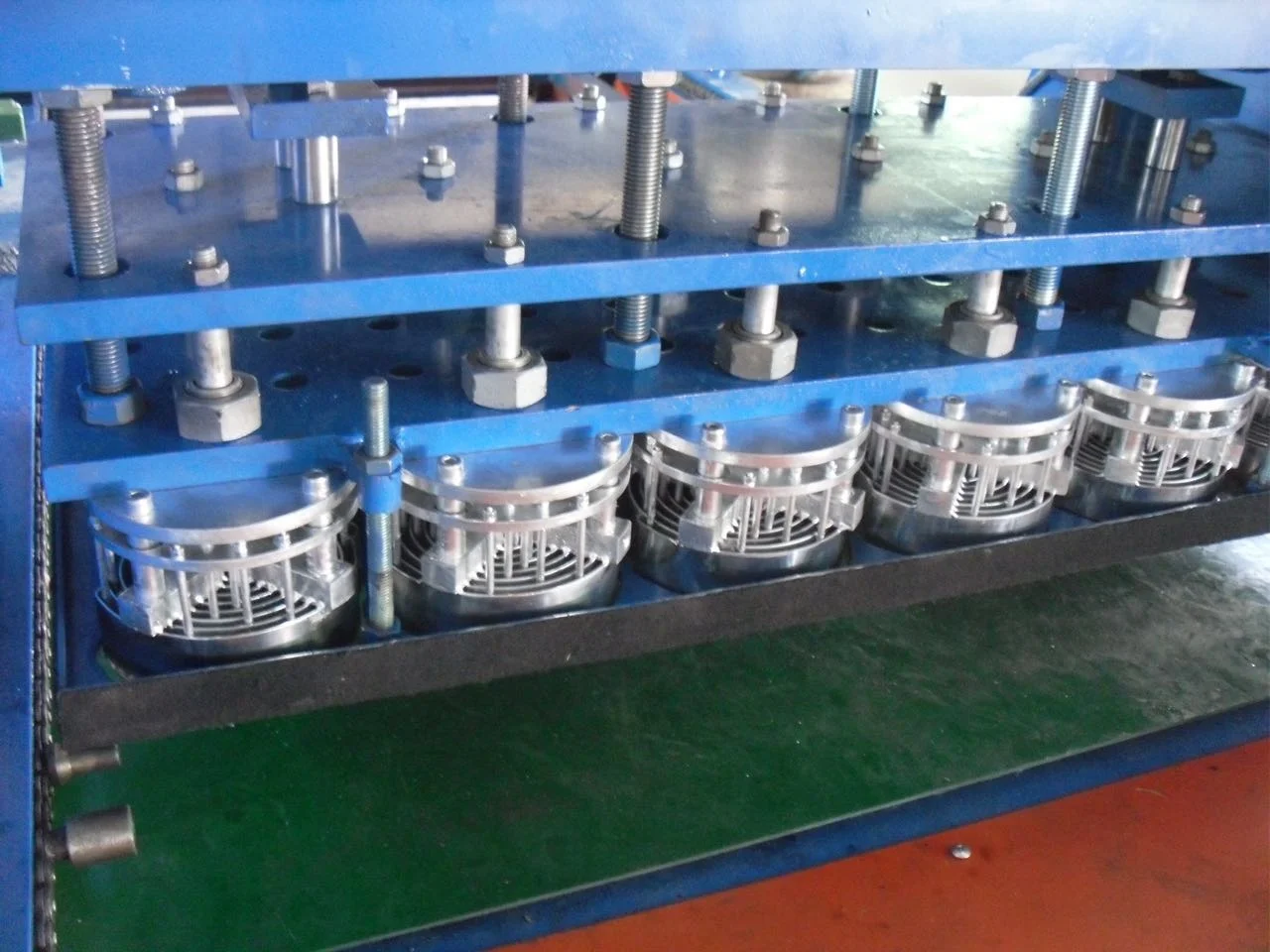 Automatic mosquito coil stamping machine/mosquito incense coil machine/mosquito repellent stamping machine