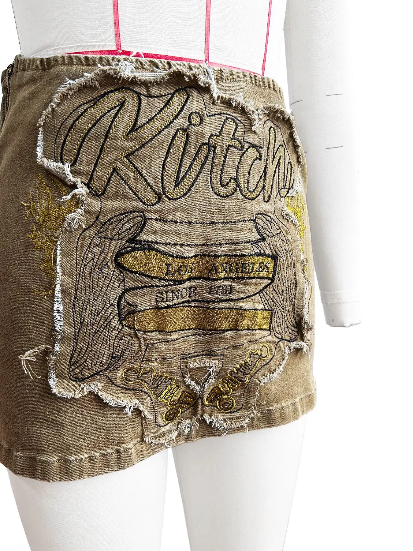 2024 New Arrived Summer Ladies Embroidery Patch Vintage Half Zipper Stretch Denim Mini Skirts For Women