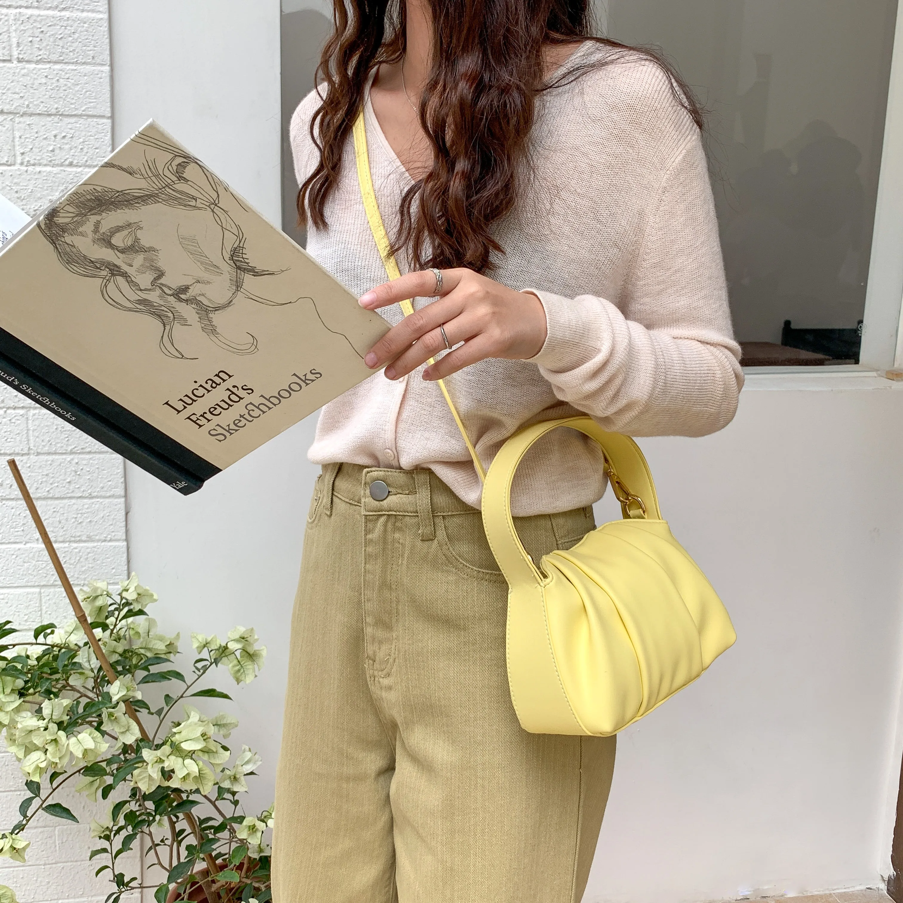 SESHINE niche design messenger crossbody bag fashion texture pleated hand-held cloud handbag for women