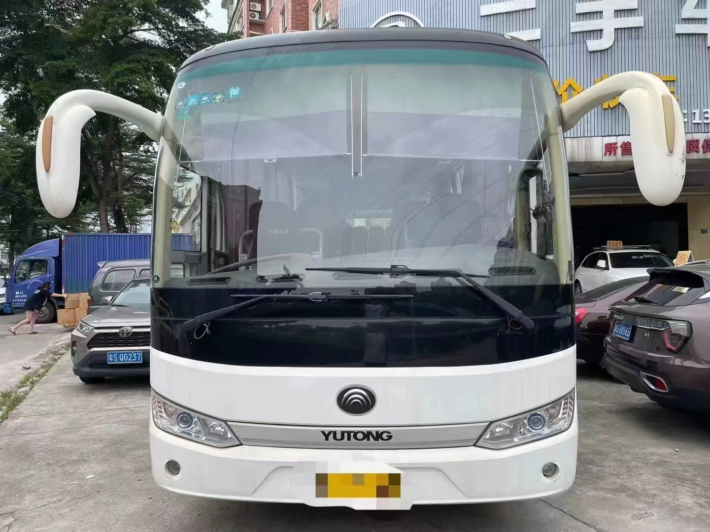 Coach Bus Yu tong ZK6110 Luxury 47-Seater Used Travel Bus Turbo Engine Hiace FWD Drive Fast Delivery New Condition Left Steering