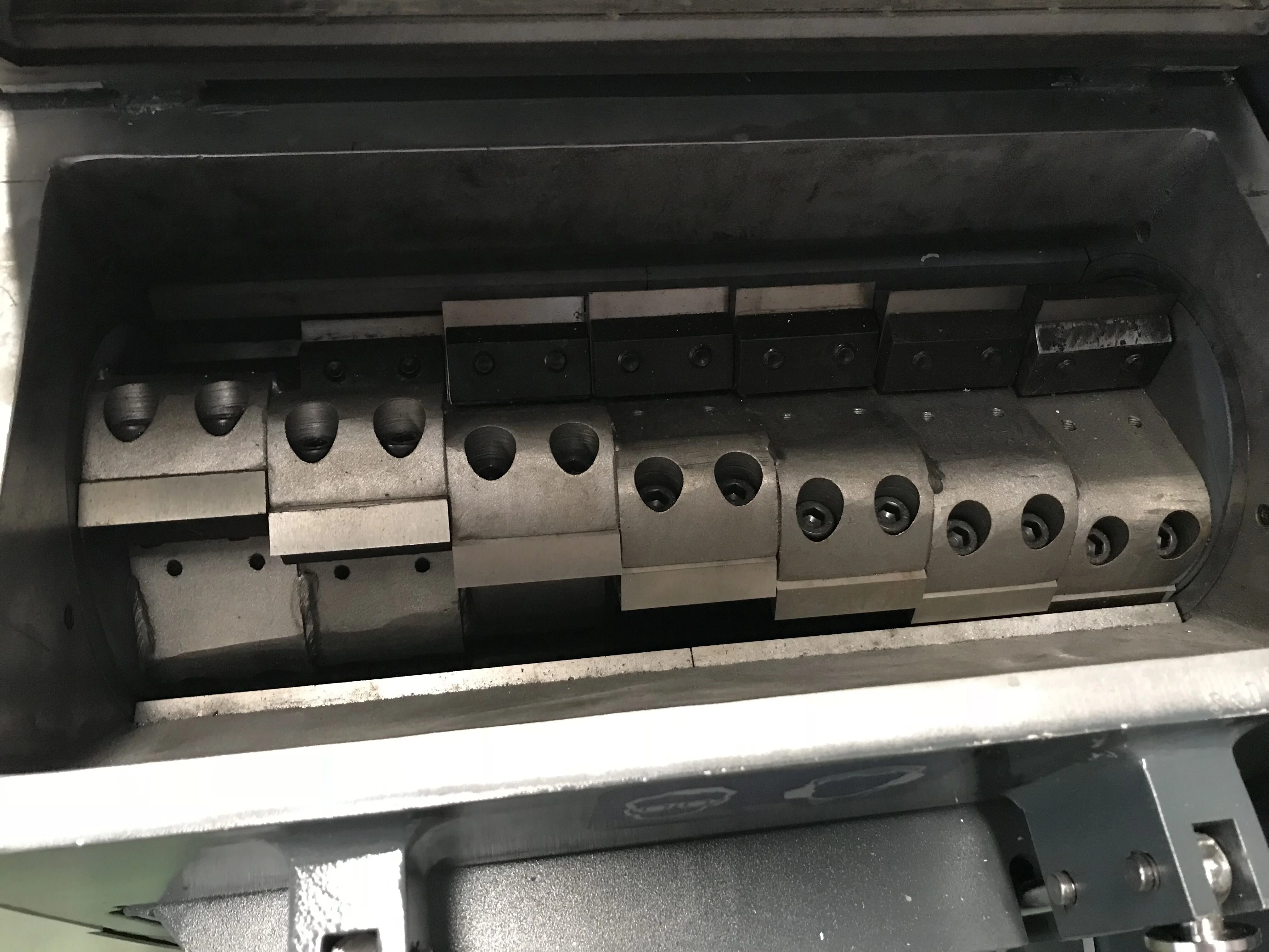 Industrial recycling plastic shredder machine