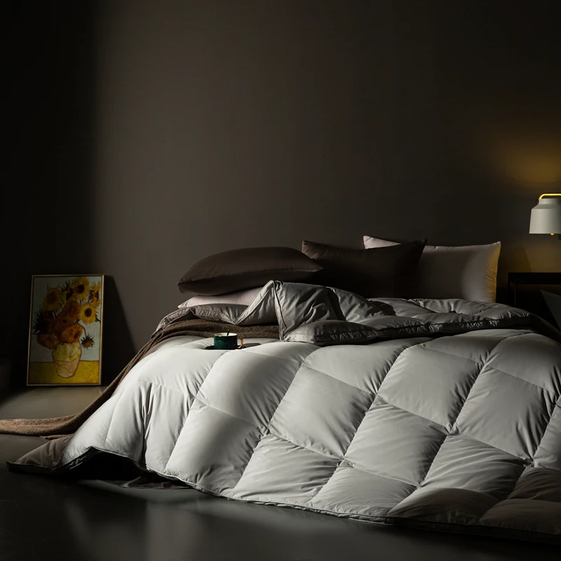 Custom King/Queen Size Warm White Goose Duck Feather/Down Duvet Filled Bedding Comforter Duvets for Sale Manufacturer