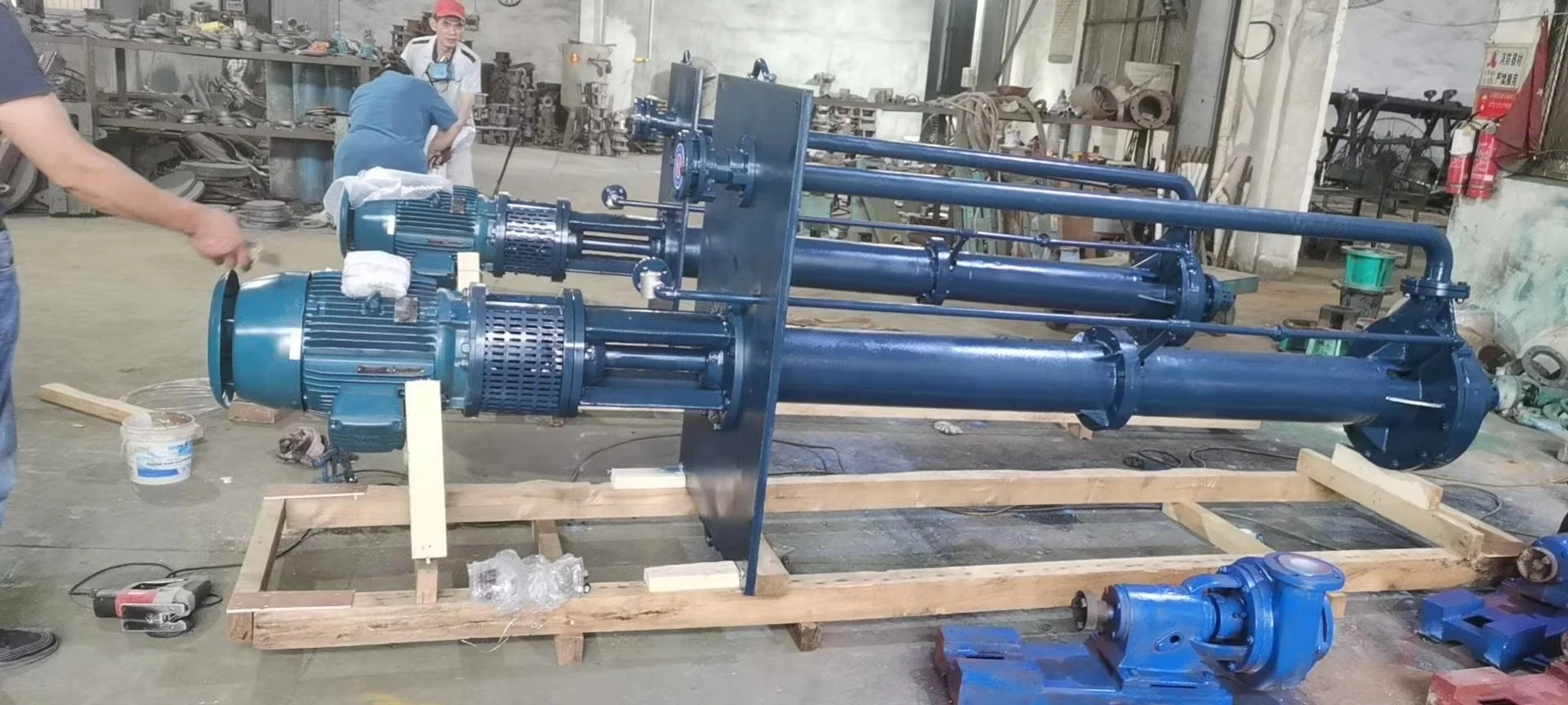 Corrosion resistant Wear resistant submerged pump centrifugal double impeller submerged pump with maximum temperature of 400