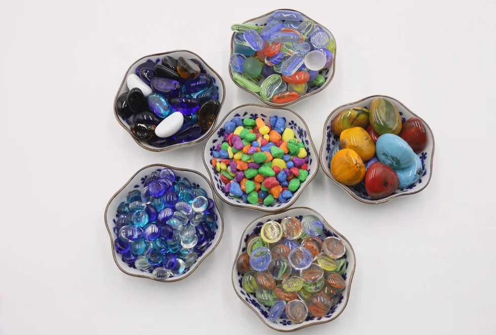 Mixed color dazzling glass rainflower stone color pavers Natural black cobblestone garden aquarium decorative cobblestone price