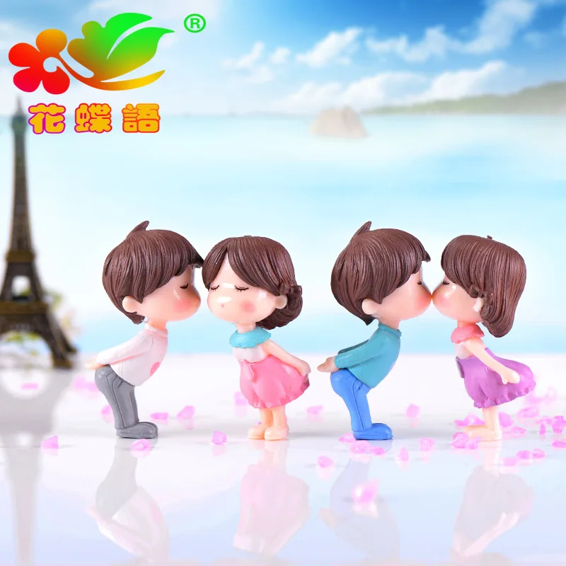Chunjun Kiss Couple Doll Small Arts and Crafts Landscape Decoration PVC Plastic