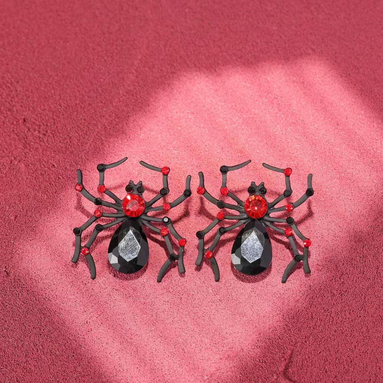Fashion exaggeration earrings Black spider studs terrible Popular personality dark animal earrings Halloween jewelry