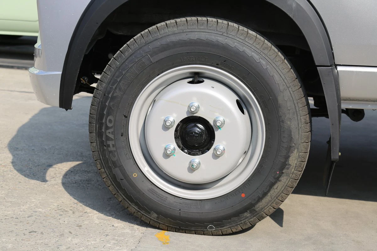 Hot product 4x2 3.5 tons 6 wheels front disc rear drum brake electric battery 55.7kwh motor 90kw ABS A/C delivery cargo truck