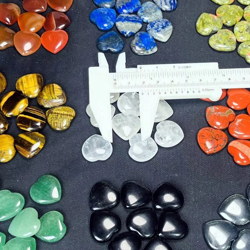 Europe Hot Sale 2CM Natural Crystal Heart Cute Clear Quartz Carving Craft For Healing Gifts Home Decoration