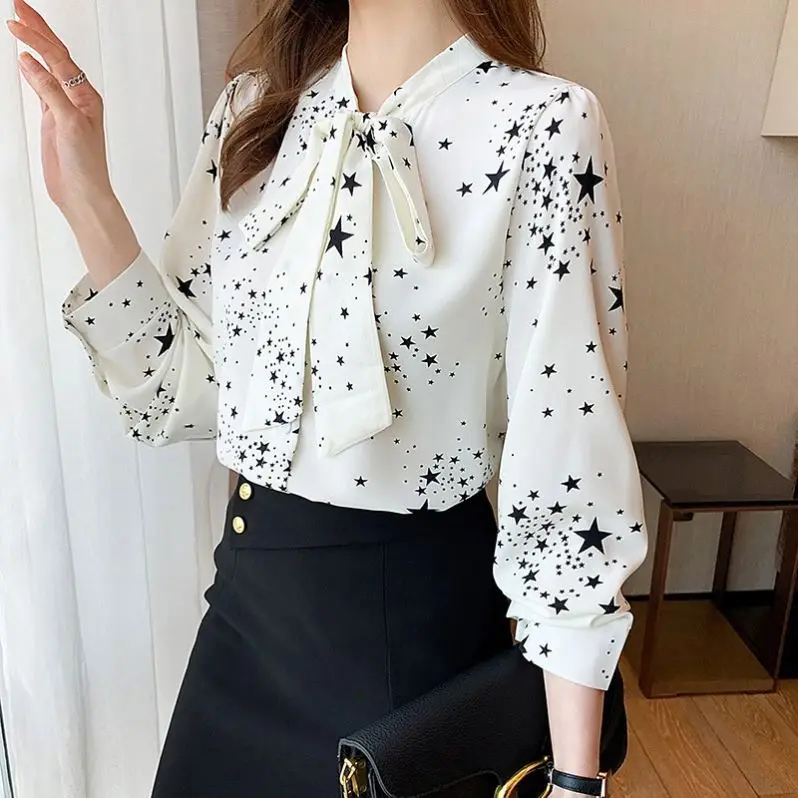 Женская рубашка с принтом в виде звезд