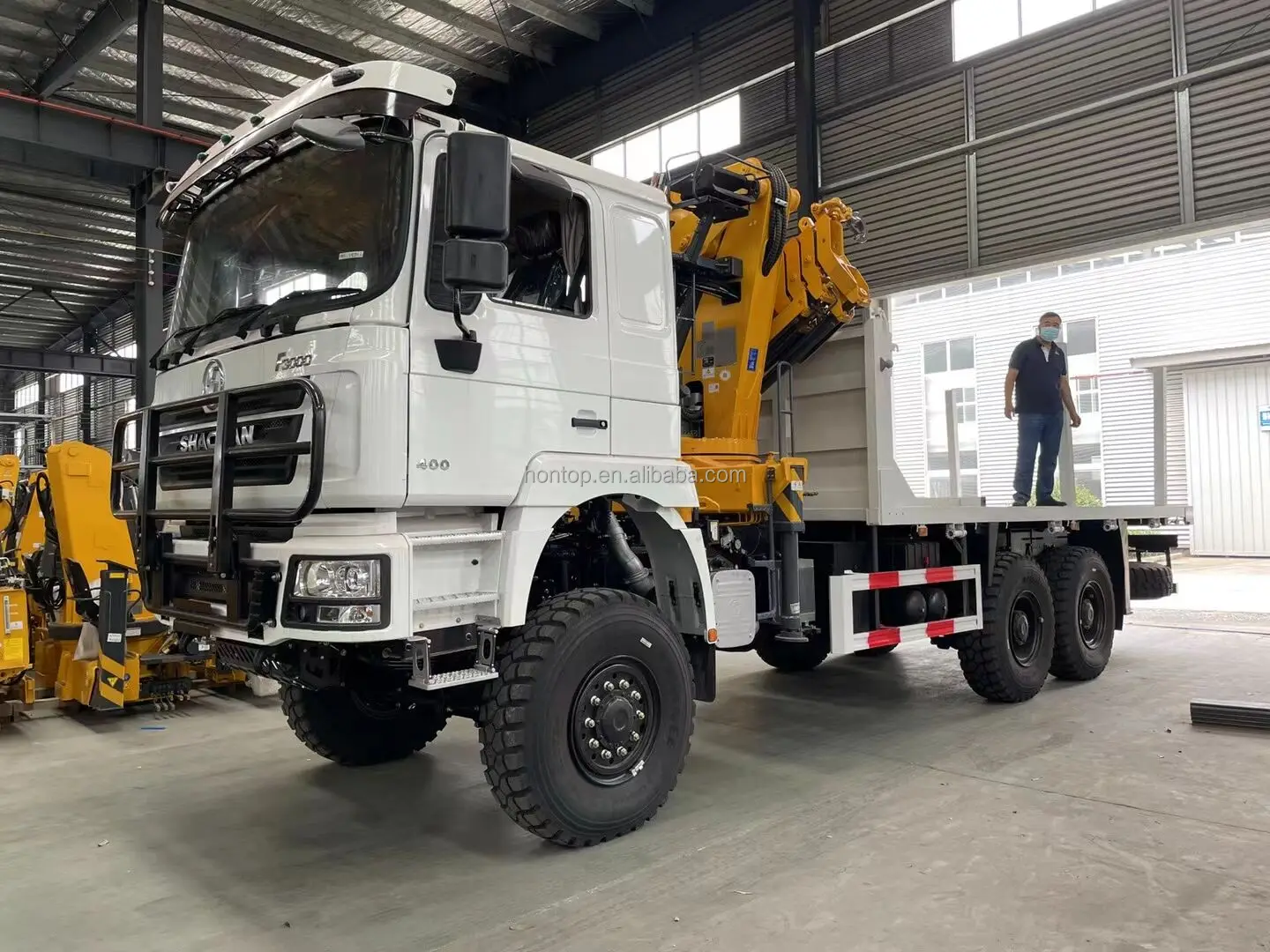 Shacman 6x4 20T Self-loading Timber Flatbed Truck with 6.3T 10ton Loader Crane Hydraulic Long Jack Crane Truck