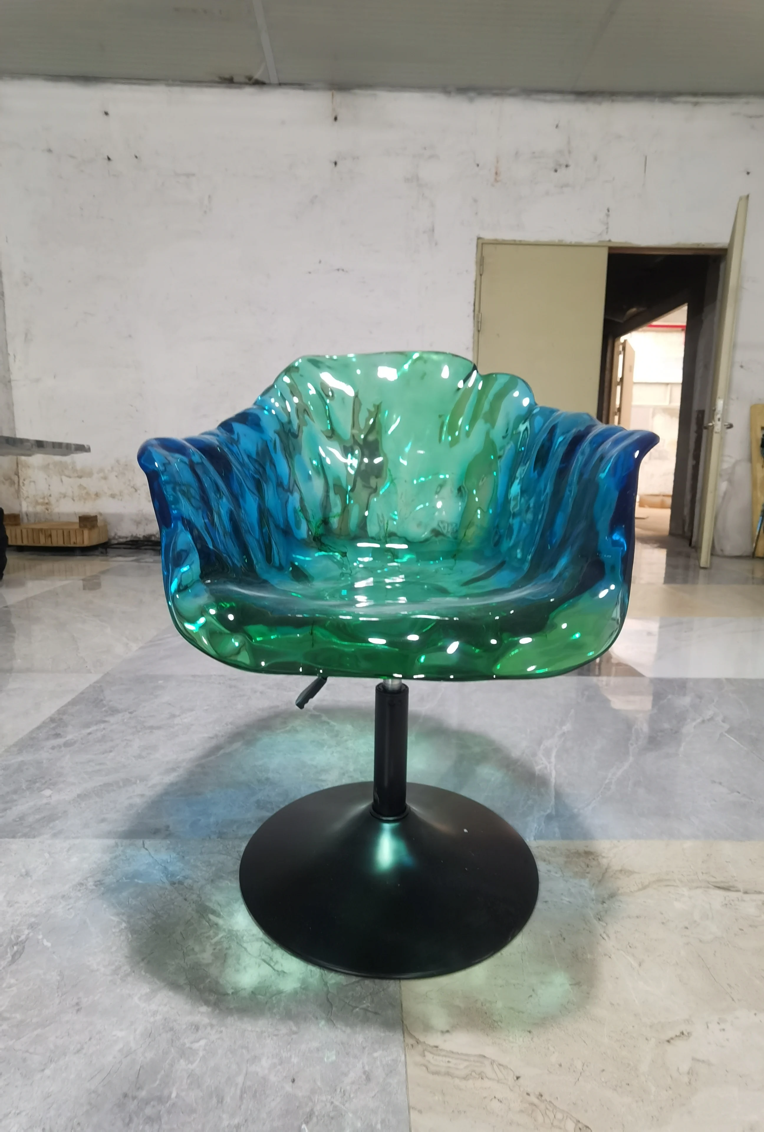 Rotatable Pop  Art flower design hand made transparent crystal lifting Barstool Resin Swivel dining clear resin Chair sculpture