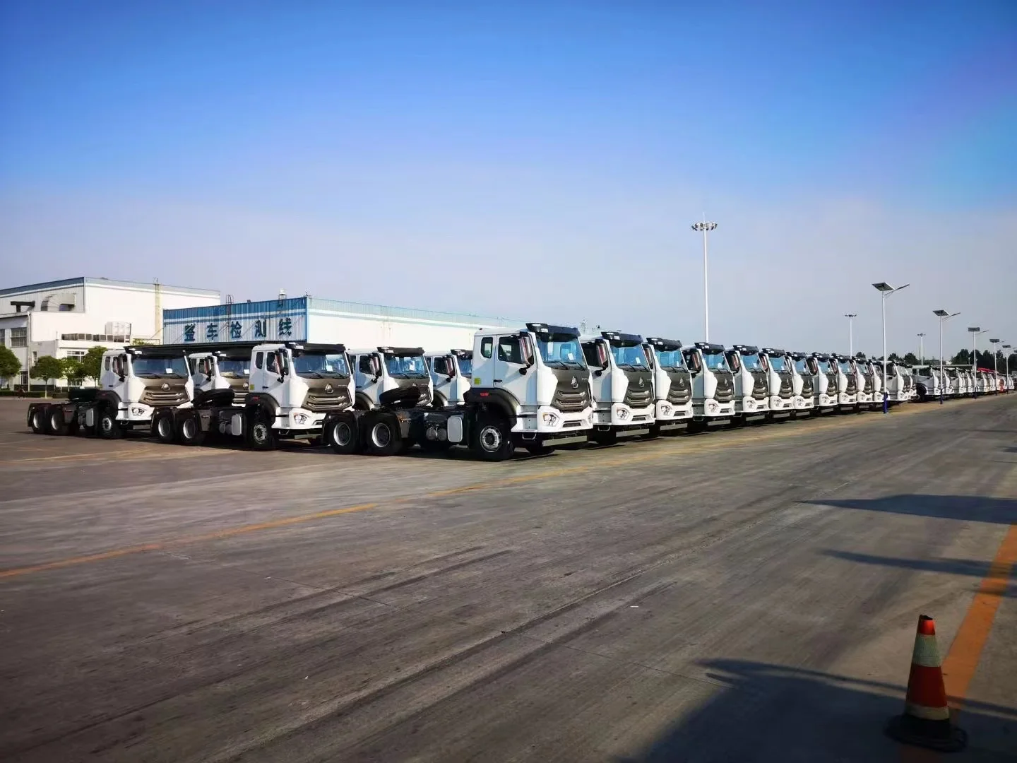 Полуприцеп Sinotruk Howo 6x4 новые и подержанные тягачи 80 50 тонн заводская цена