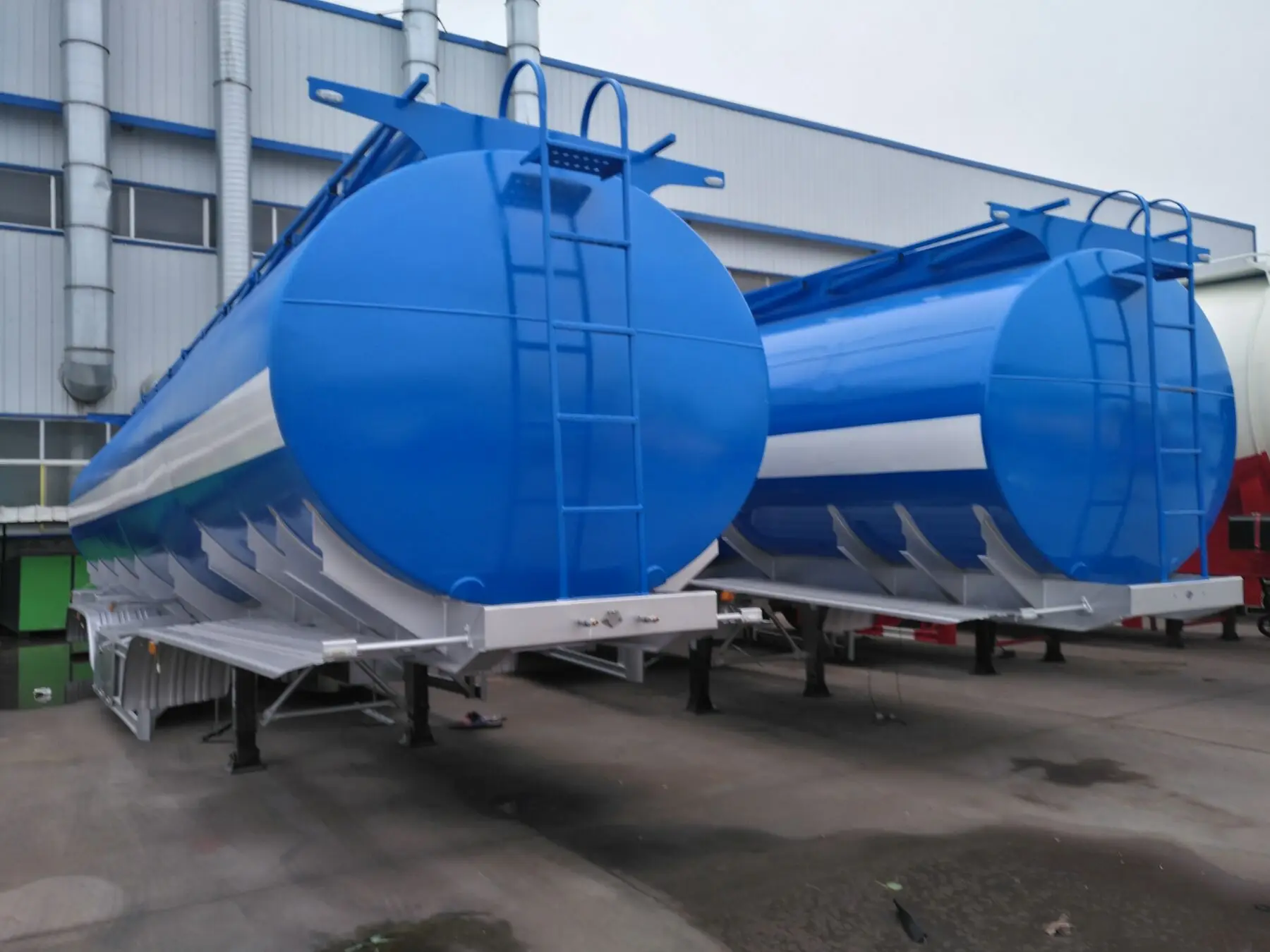 Vehicle Master Heavy Duty Brand New3 Axles 42000 Liters Fuel/Oil/Diesel/Gasoline Tank Trailer for Sale