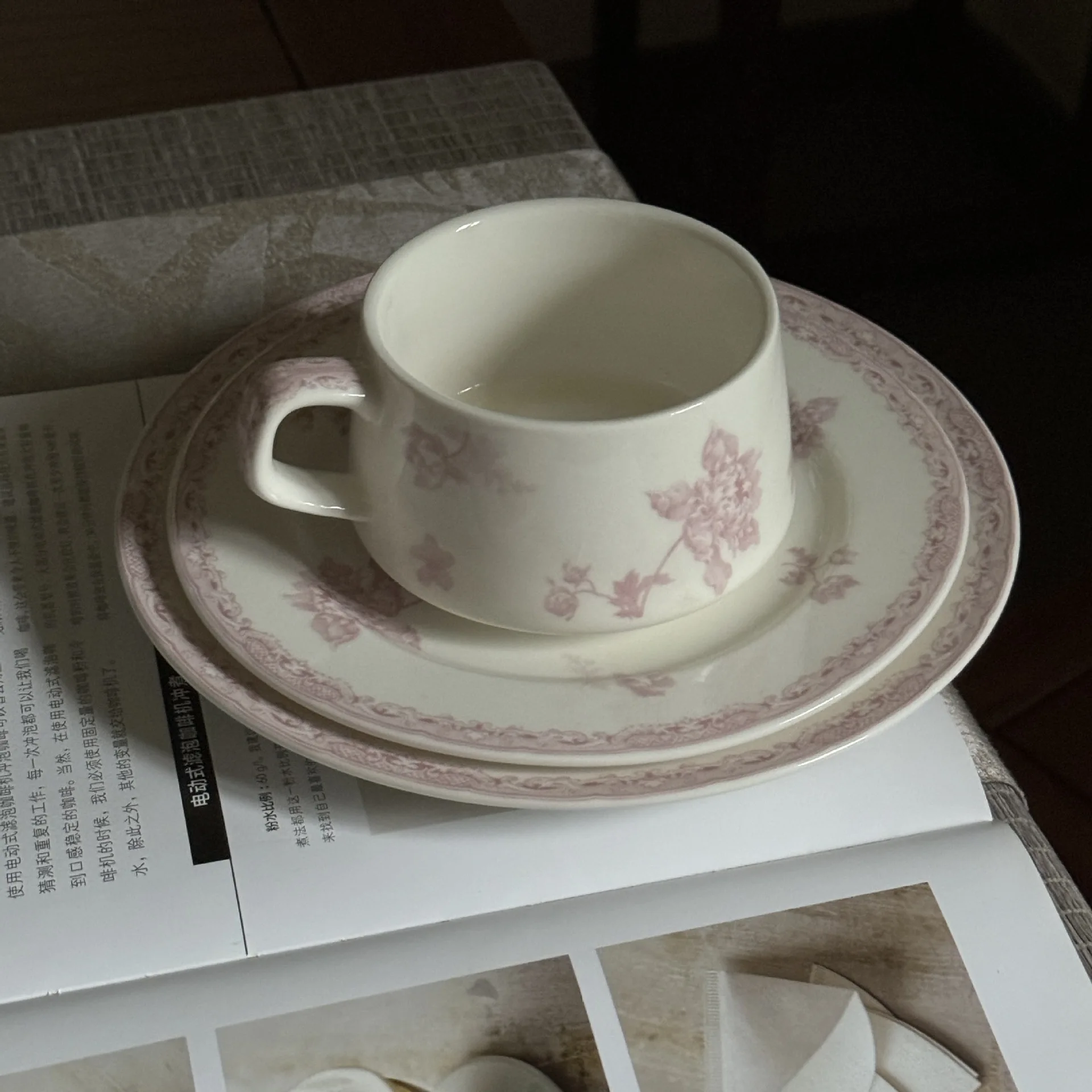 Vintage Flower Printed Ceramic Dinner Plates & Dishes Pink Porcelain Dessert Cake Plates Cups Dinnerware Set for Event