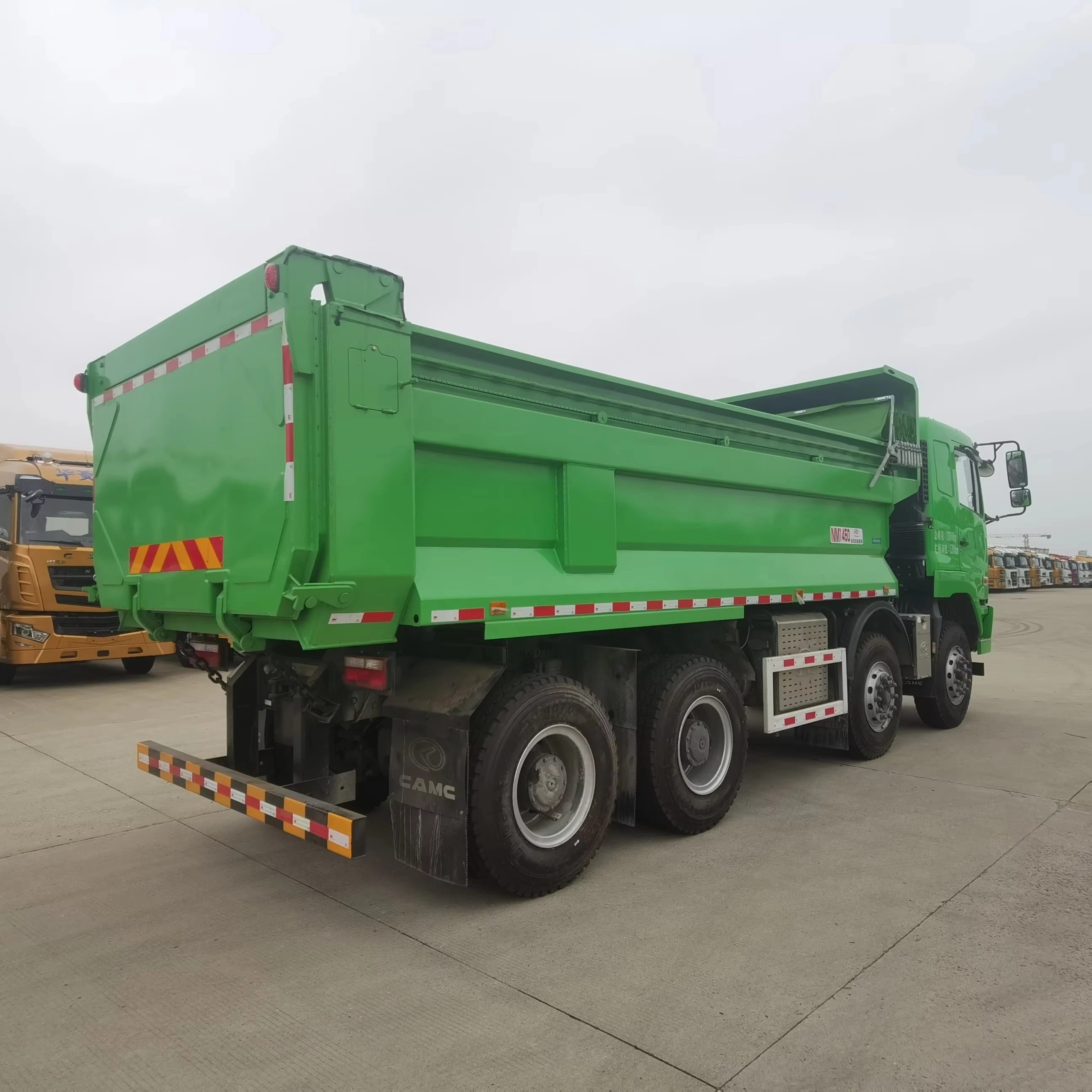 CAMC High Quality 8X4 Classic New Design Heavy Dump Truck Hot Selling Howo Truck 400hp Manual Automatic Steel Diesel Fuel Euro 5