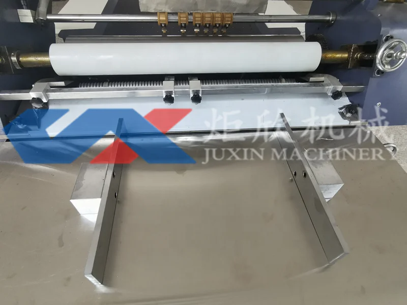 Manual gluing machine