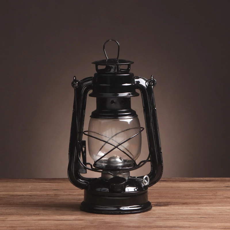 Nostalgic retro wrought iron kerosene lamp ornaments Old-fashioned portable glass lantern