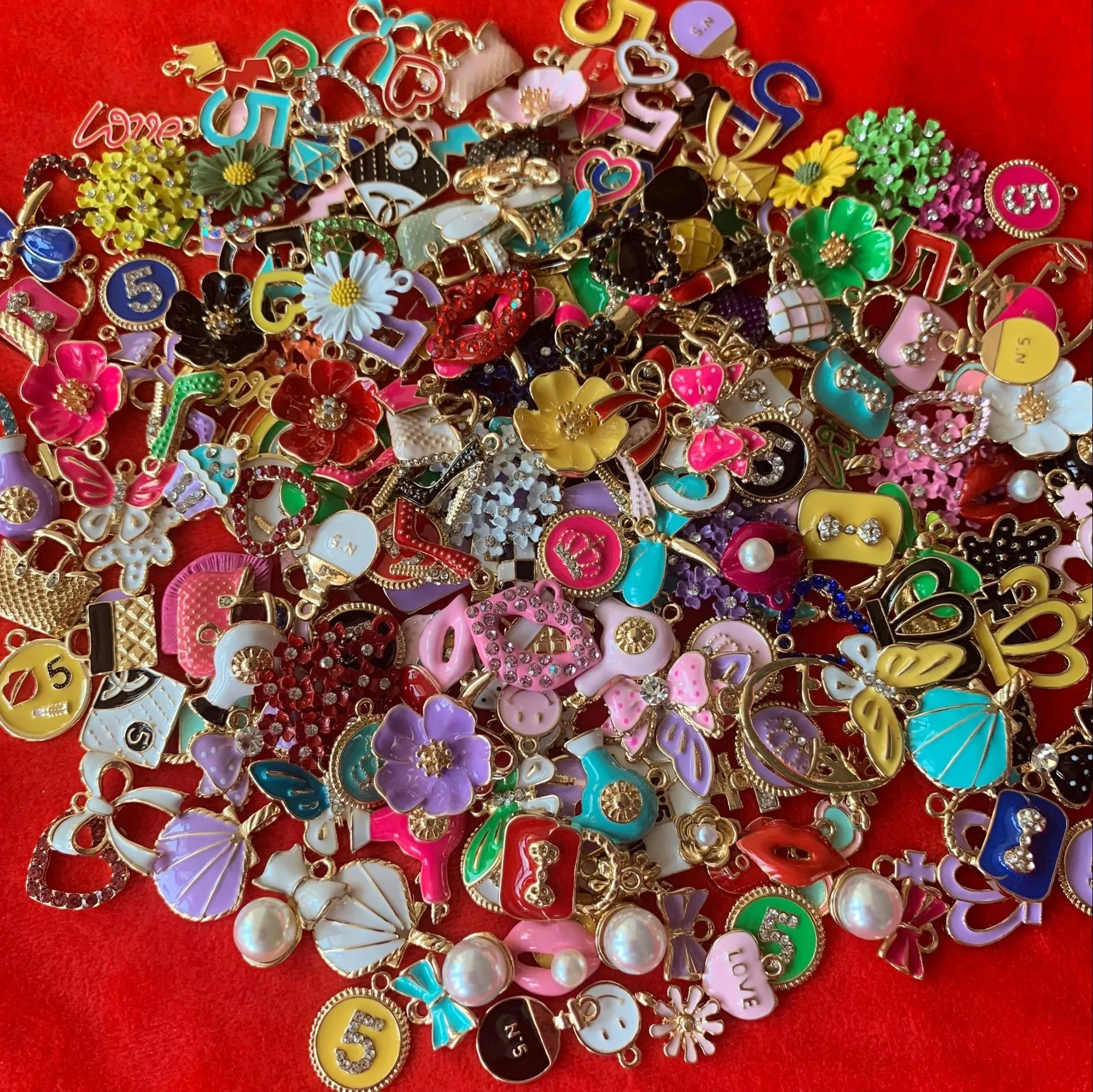 
various color enamel girl charms for bracelets 250pcs mix lot colorful metal charms stocks good quality freshmade jewelry charms 