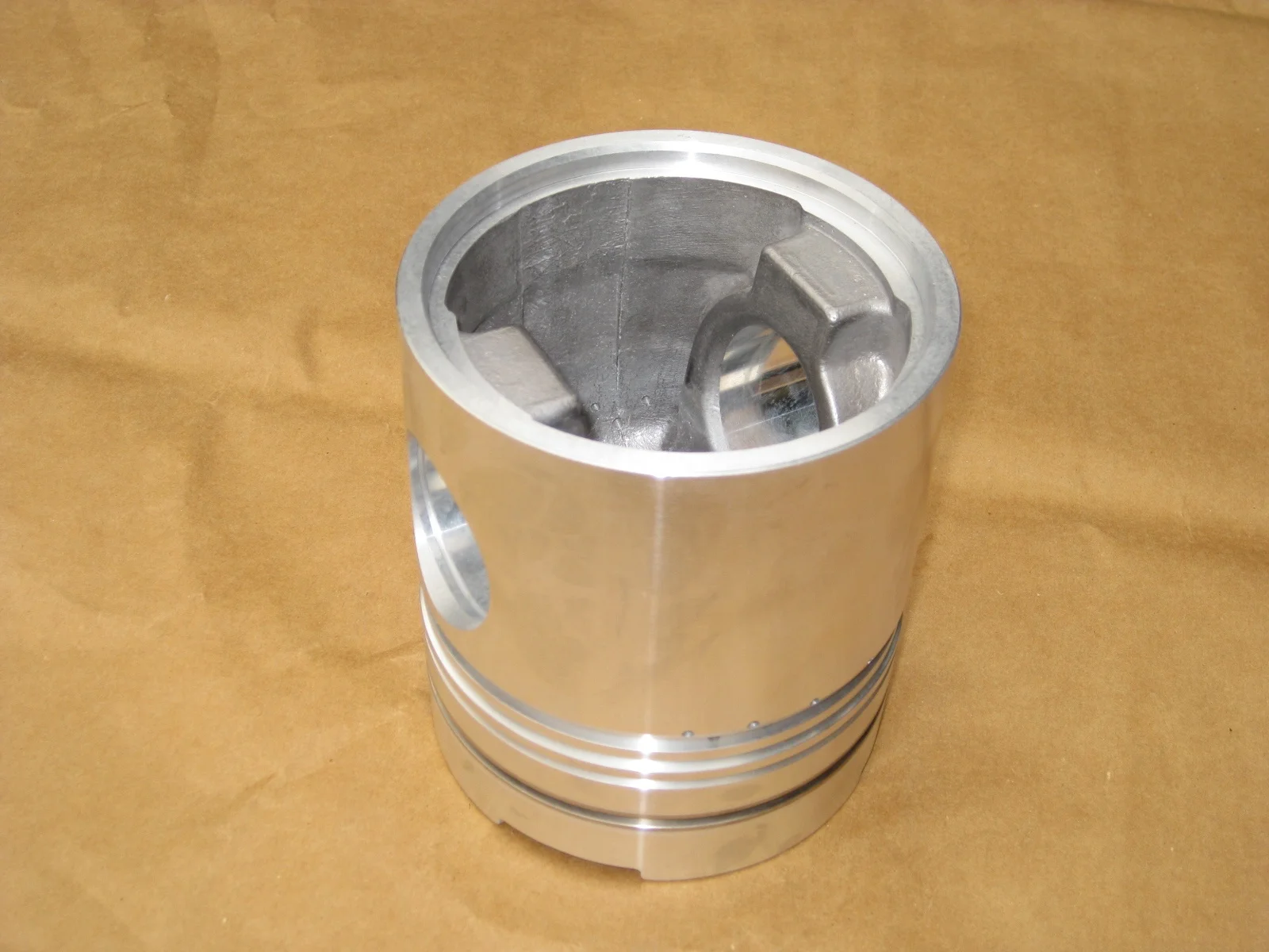 3017348 3017349 piston suitable for cummins  NT855 engine