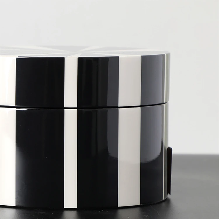 China Factory Geometric Piano Lacquer Wooden Design Black White Round Polished Gift Box For Jewelry Storage