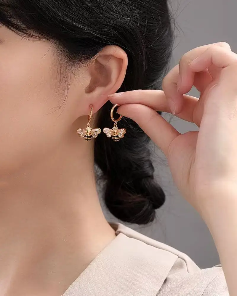 High Version Peach Heart Ear Blocker S925 Silver Little Bee New Earnail Commuter Super Flash Zircon Earrings Premium