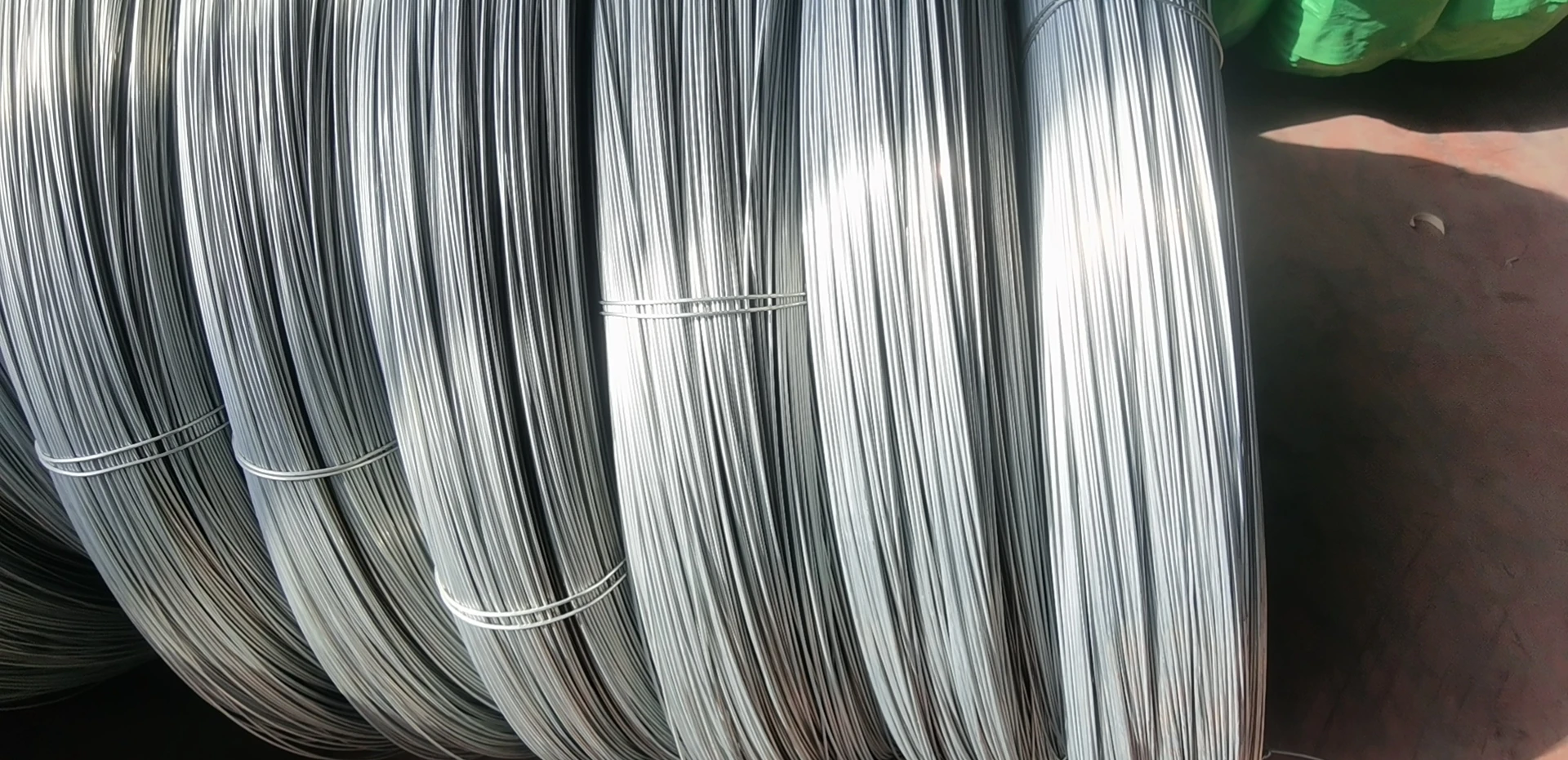 galvanized 14 gauge steel wire 1.6mm hot dipped galvanized steel wire rope galvanized steel wire strand for optical cable