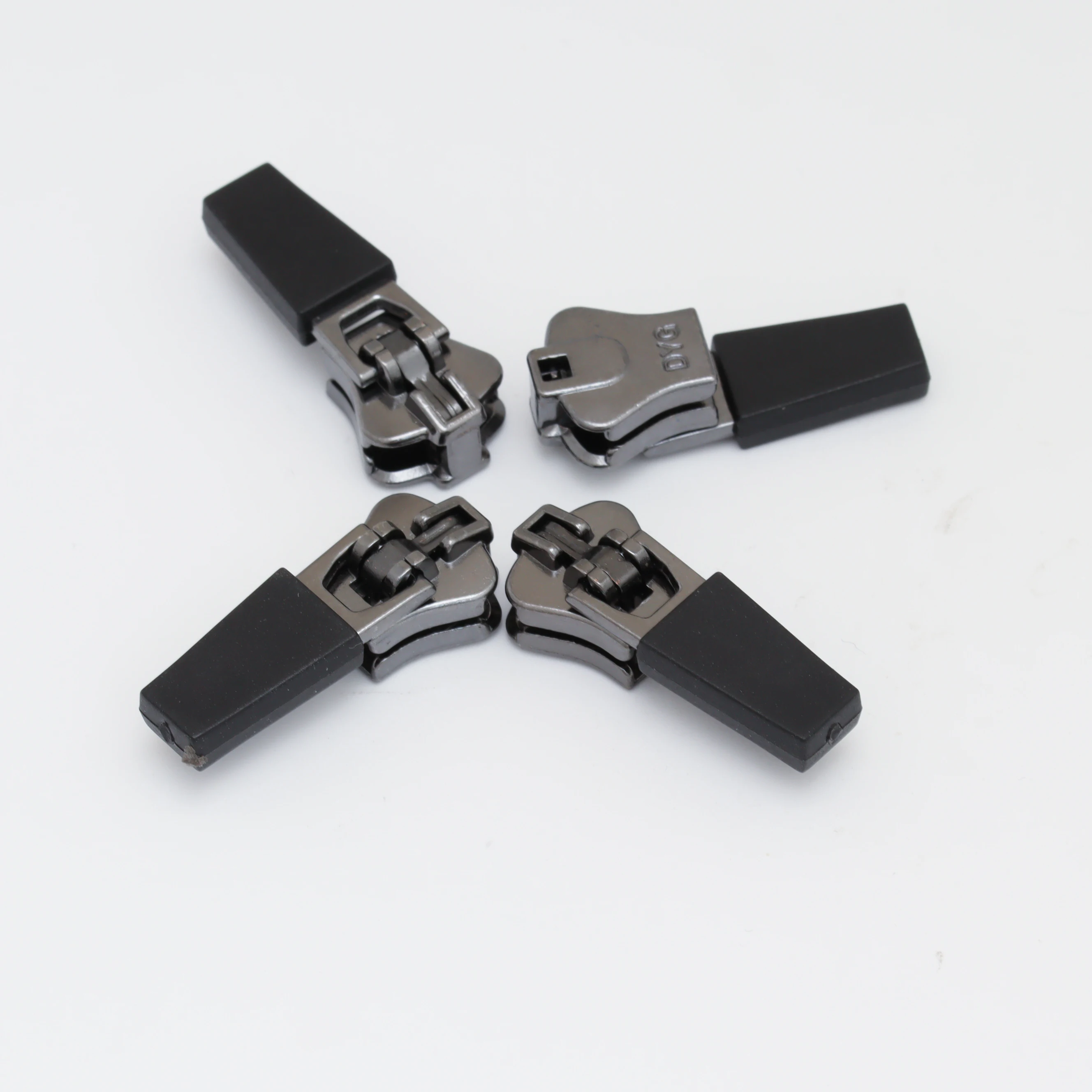 Hot sales plastic Slider Zipper 5YG Zipper Head  Pvc zip pull Zipper pull head