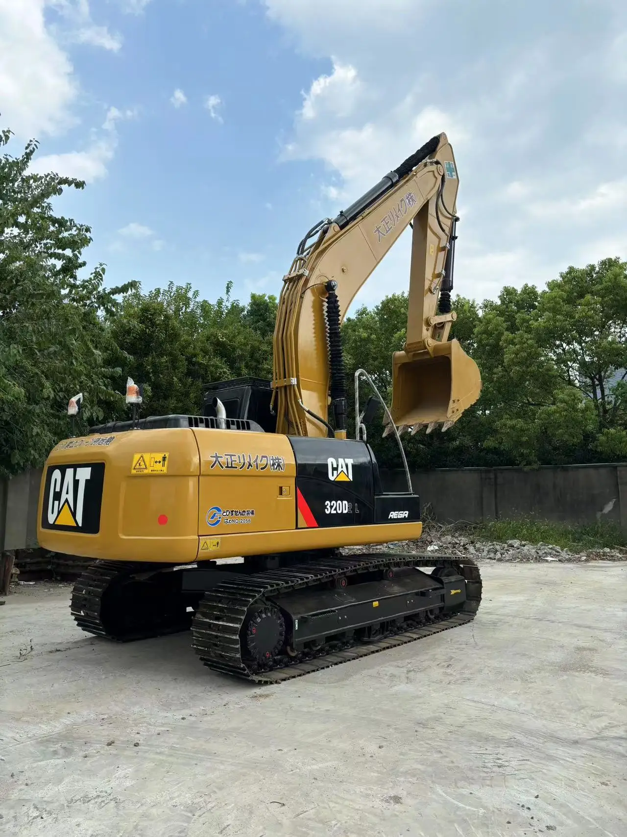 Good Quality Used Excavator Cat 320D 320DL 320C 320CL/Used Hydraulic Excavator 320D2/ Used Excavator CAT 320D2 Made in Japan