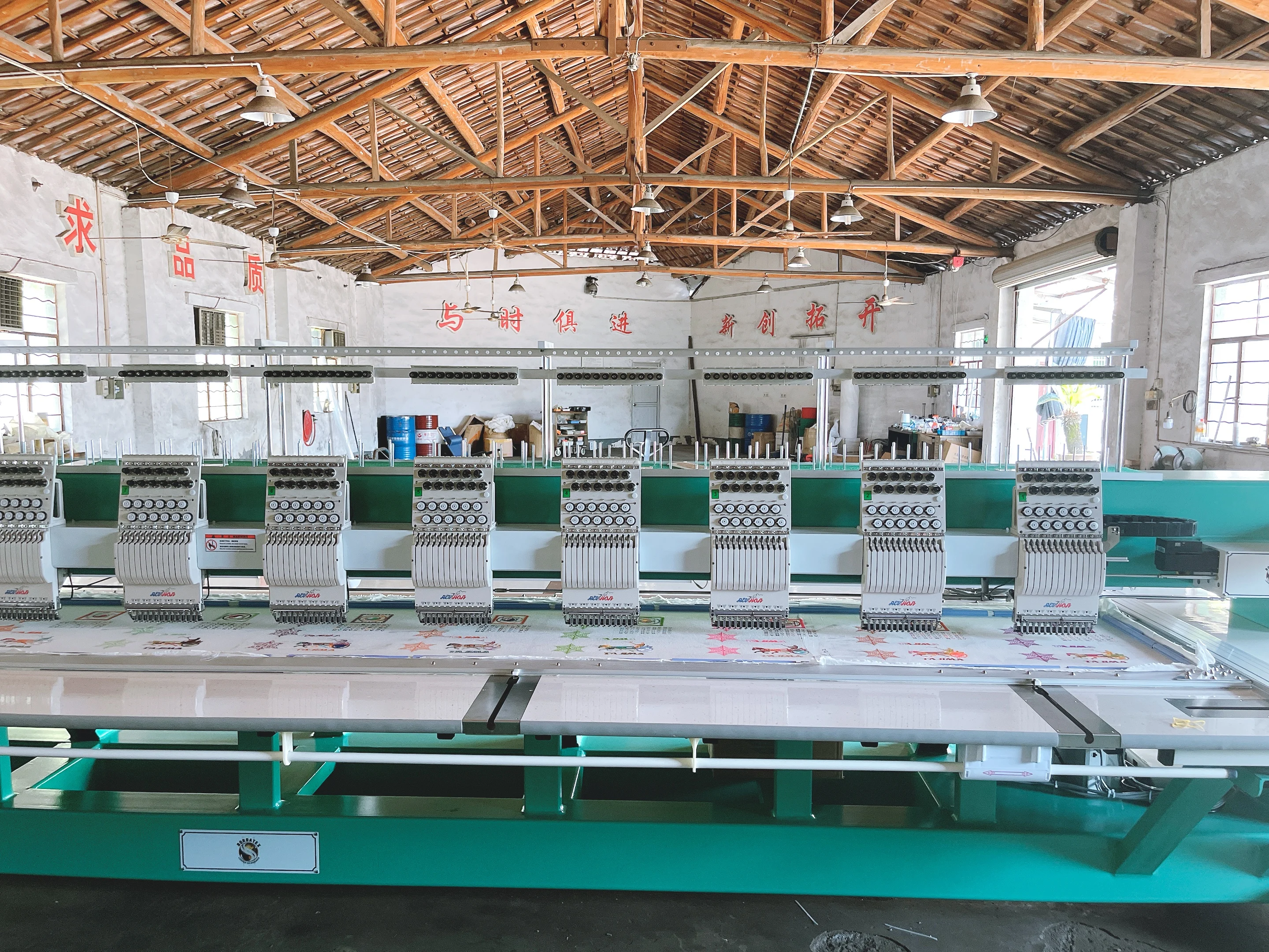 Промышленная Автоматическая вышивальная машина QHM & REVHON с 12 головками, заводская цена