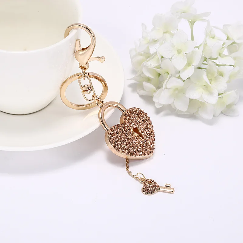 Trendy New Love Shaped Keychain Pendant Exquisite Rhinestone Heart Lock Keychain Bag Hanging Accessories Keyring Jewelry Gifts