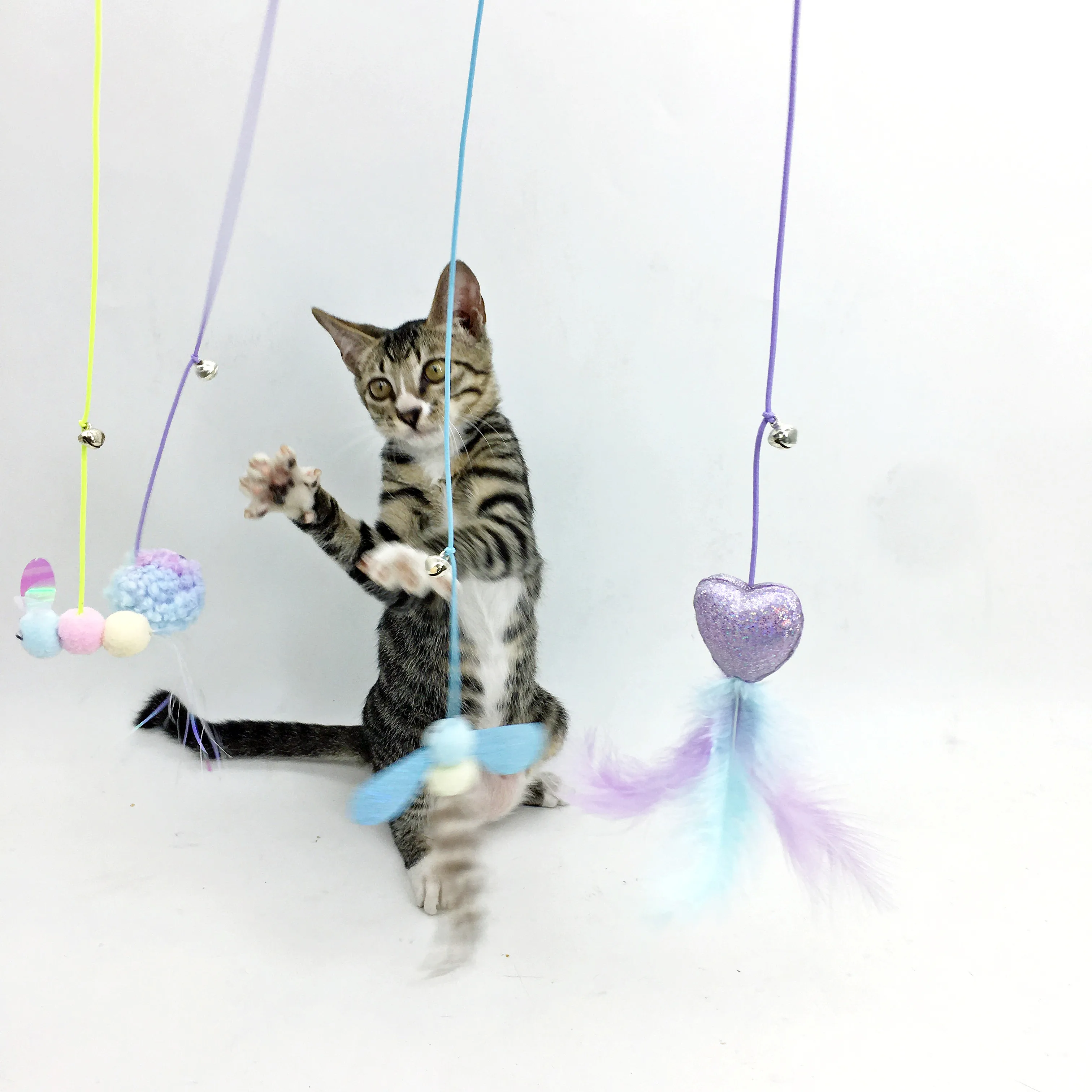 Factory direct sale swinging hanging door cat toys Adjustable length hanging self-entertainment teaser for cat gods
