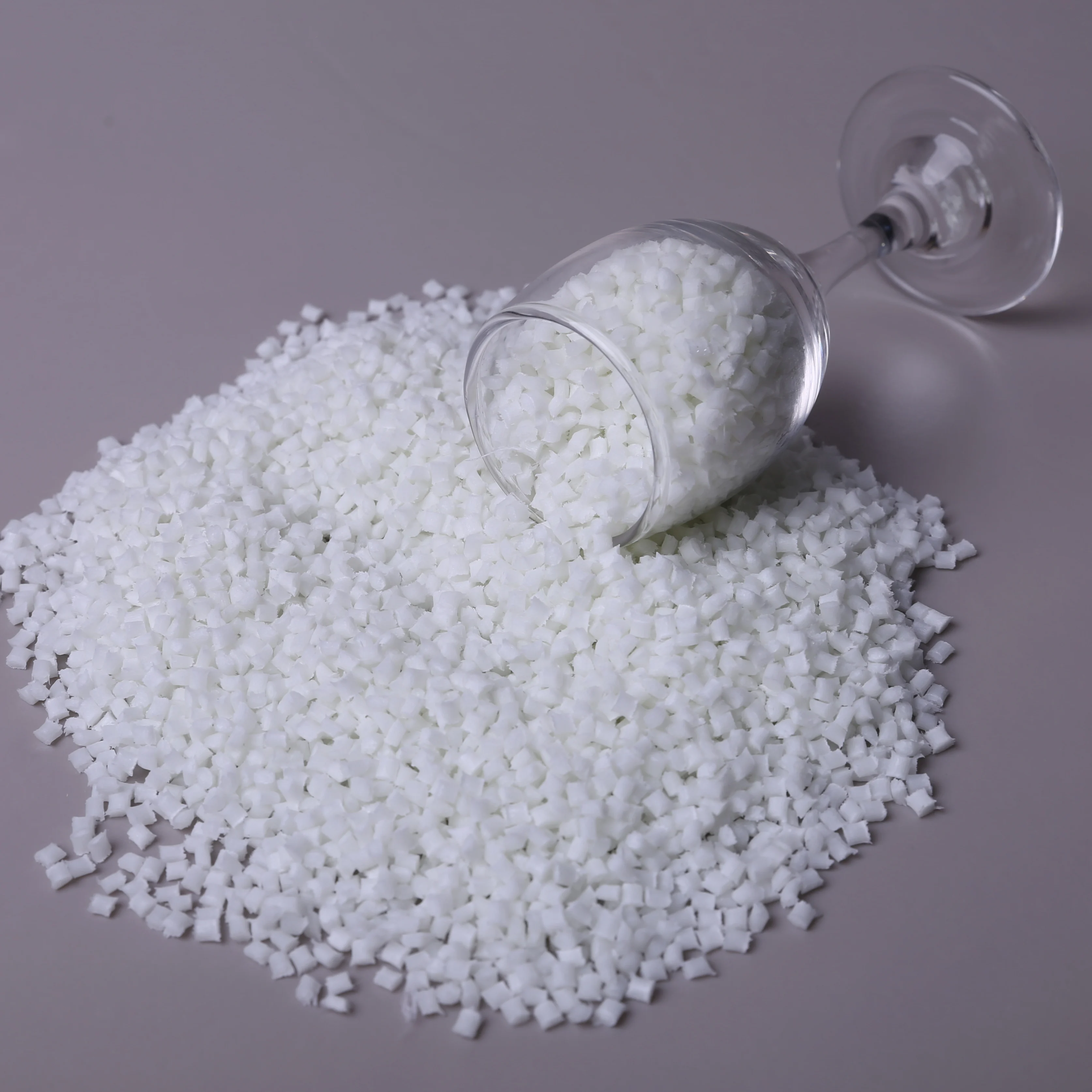 Повторно обработанное стекловолокно заполненное 30% смолой nylon6 гранулами GF30 polymide6 пластиковое сырье для решетки