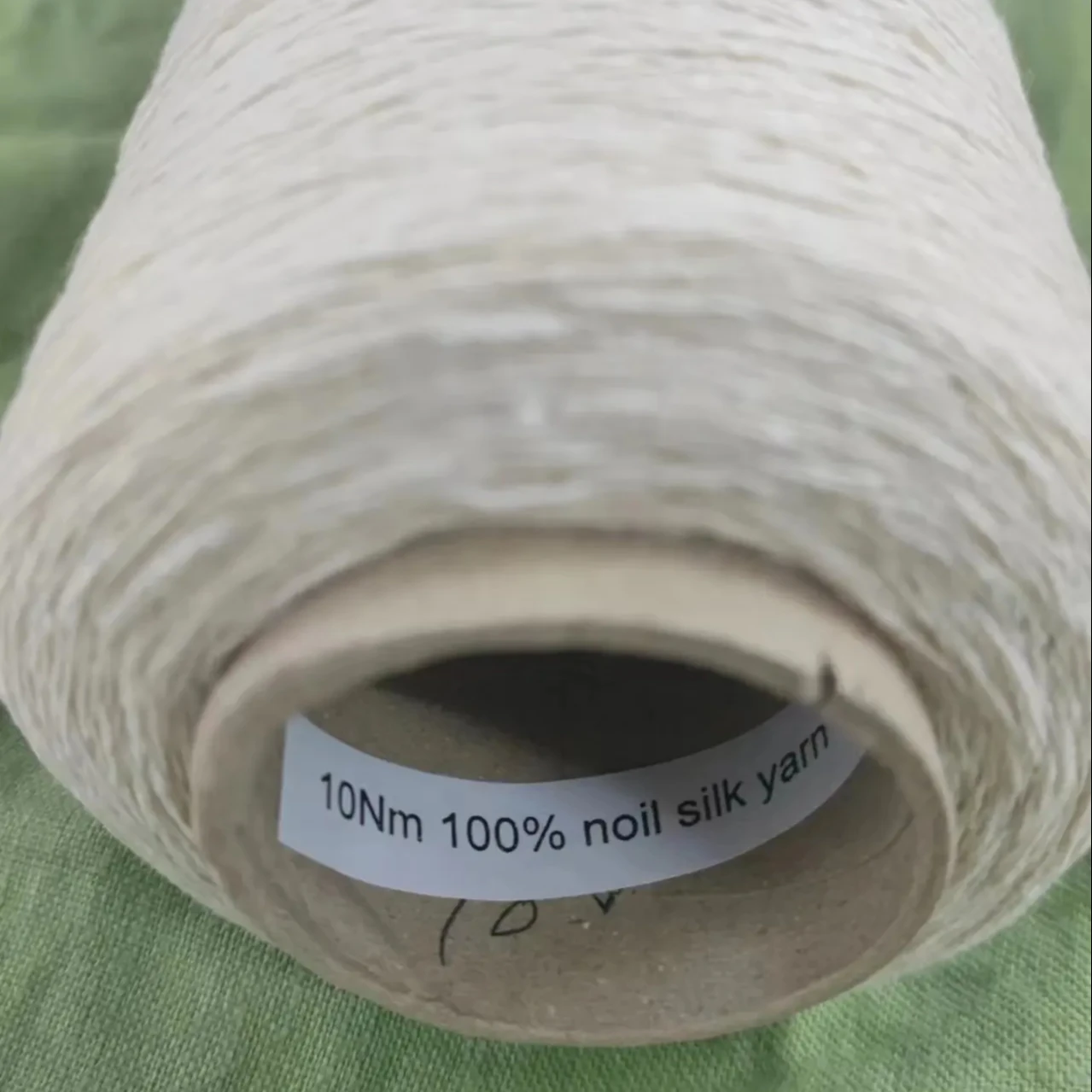 100% Mulberry spun silk yarn,Hot selling, 100%noil silk.raw white yarn.