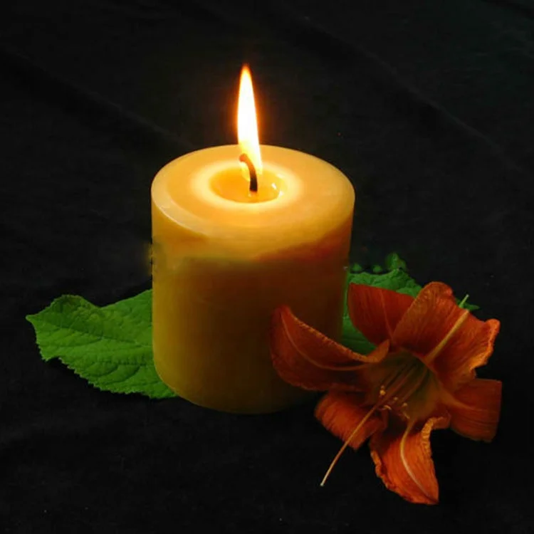 2021 new product arrival natural yellow pure beeswax artistic taper candles for sale
