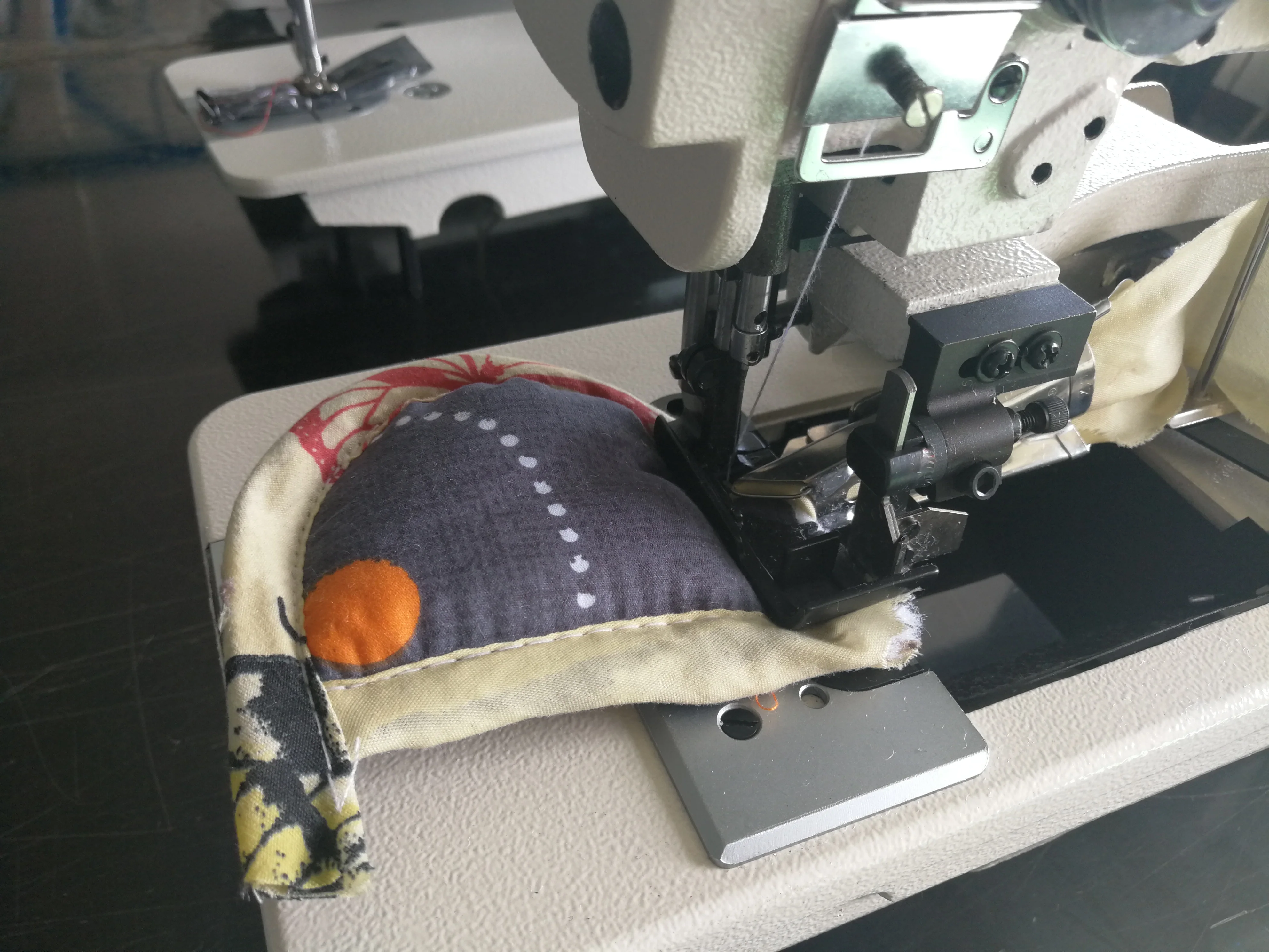 ZY1510AE Single needle large hook lockstitch sewing machine with side cutter mattress quilting machine