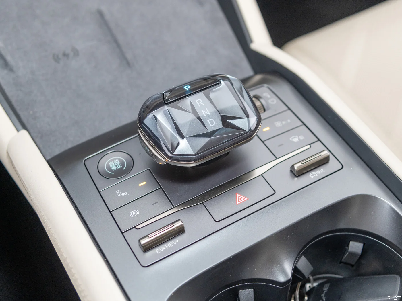 Byd Qin L 2024 Dm-i 80 км базовый 4-дверный 5-местный седан взрослый автомобиль Phev Новая Энергия гибридный