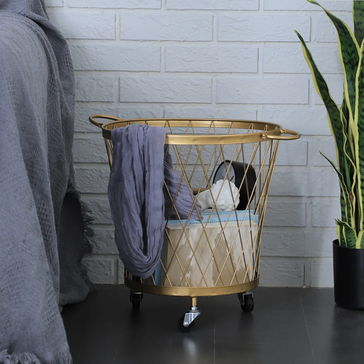 Iron Metel Receive Basket Living Room Toy Dirty Laundry Basket Bathroom Clothing Household Golden Decoration with Pulley